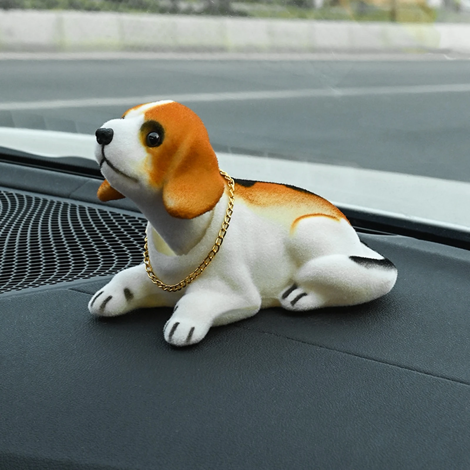 figurine chien beagle voiture